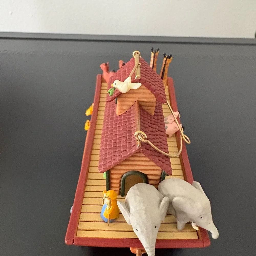 Hallmark Noah's Ark 2004 Christmas Tree Ornament- Like New